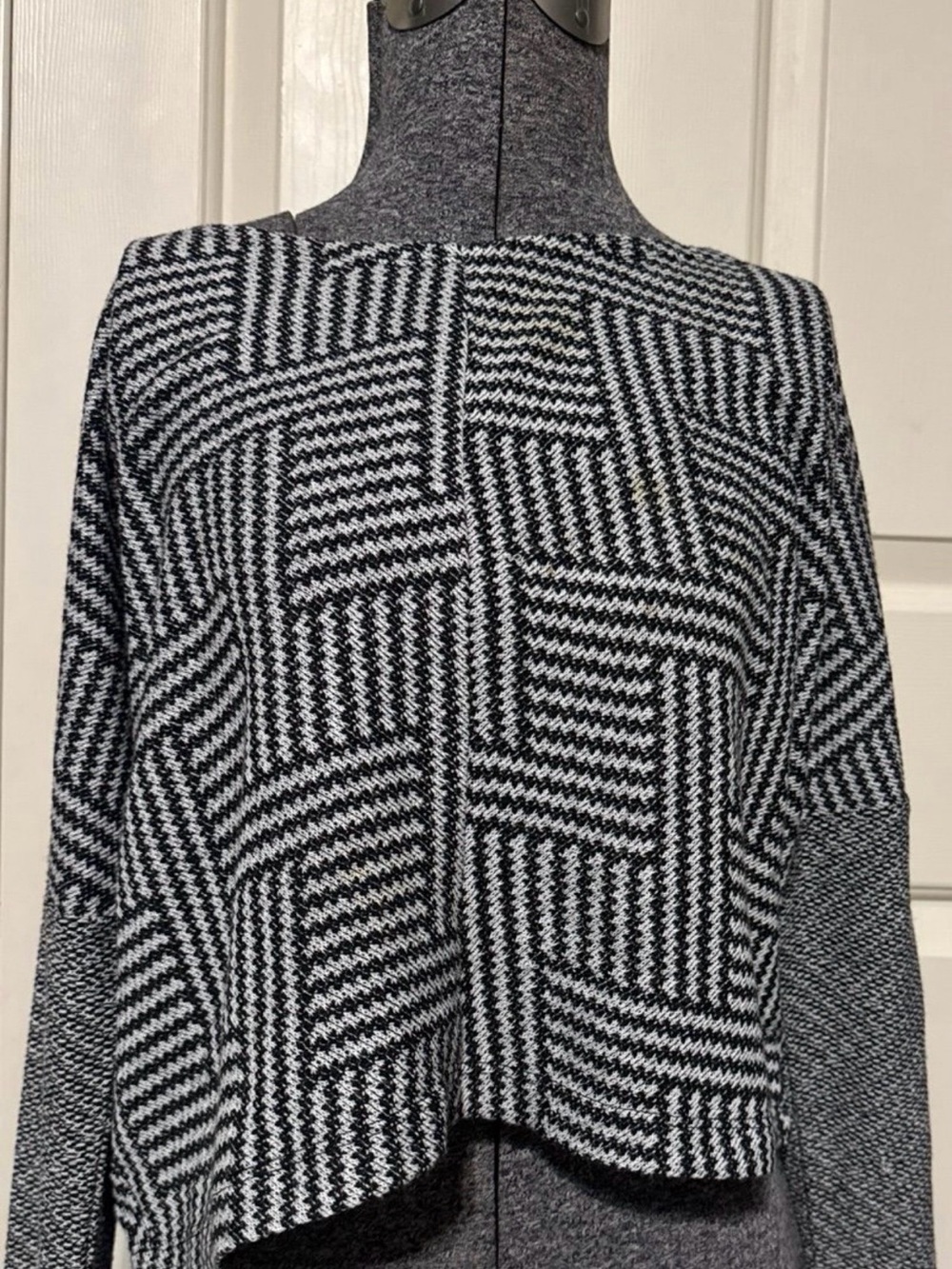 Bar lll Women’s Black & White Geometric Knit Sweater